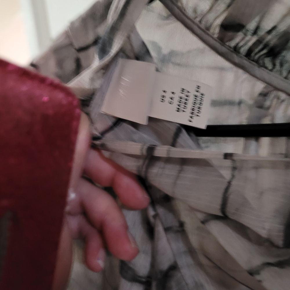 Chic Gray and White Patterned Blouse